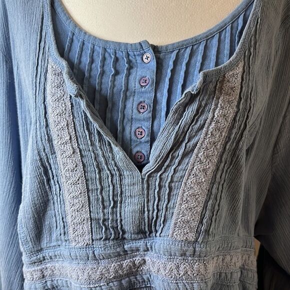 La Blues dip dyed gauze blouse. Mid-length sleeves w/ attached undergarment. - Picture 4 of 13